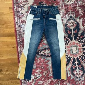 Brand new pair of Levi’s !! The tag on the inside reads size 27 /28.